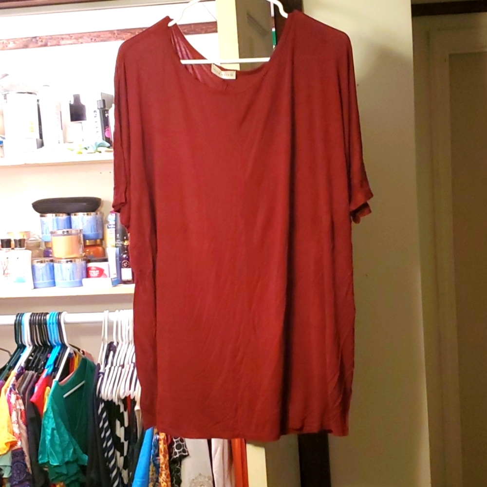 Worn Twice.  Coco and Main Ovetsized Burgundy Tee.